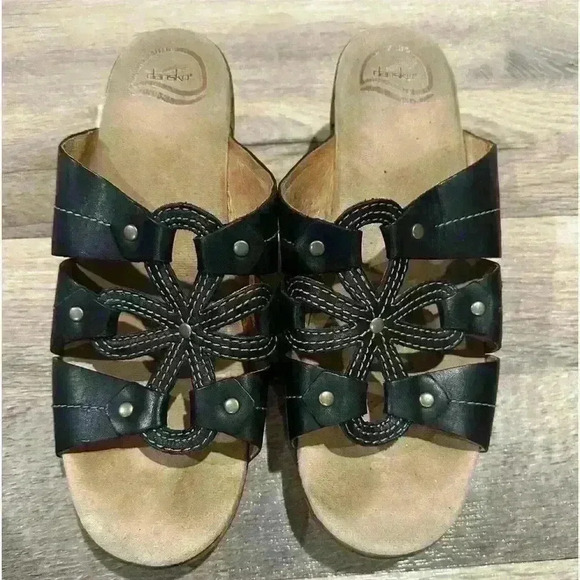 Dansko Serena flower Wooden Leather clog Sandals - Picture 5 of 5